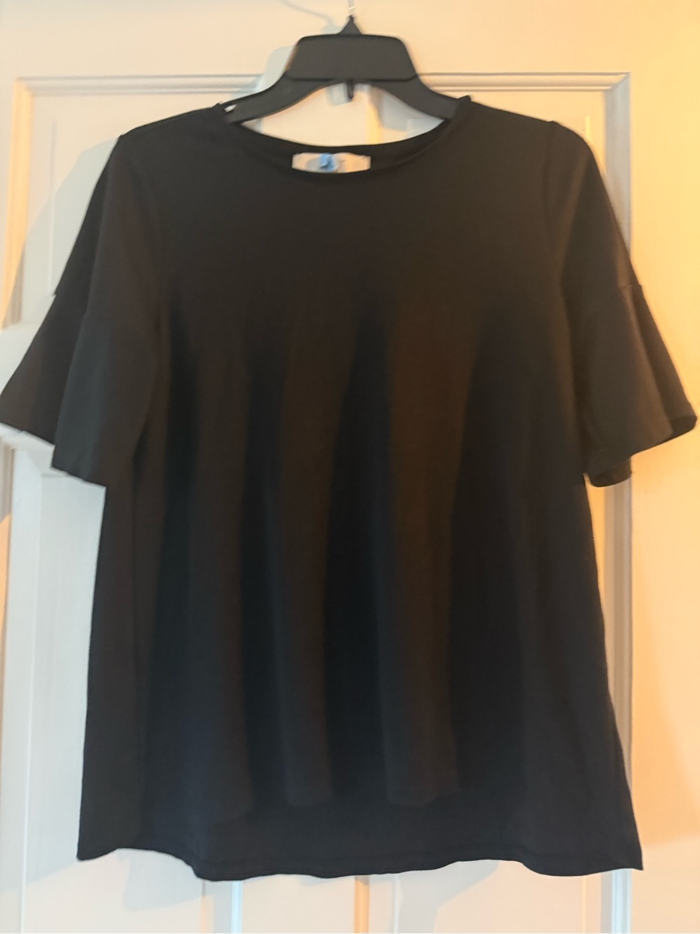 FINAL DAYS Classic Black Women's Short-Sleeve Top With Sm Flared Sleeve Sz , S